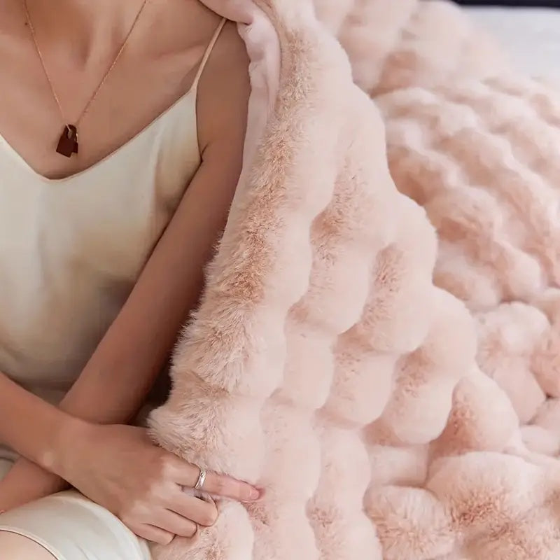 Soft Faux-Fur Throw Blanket for Sofa and Bed