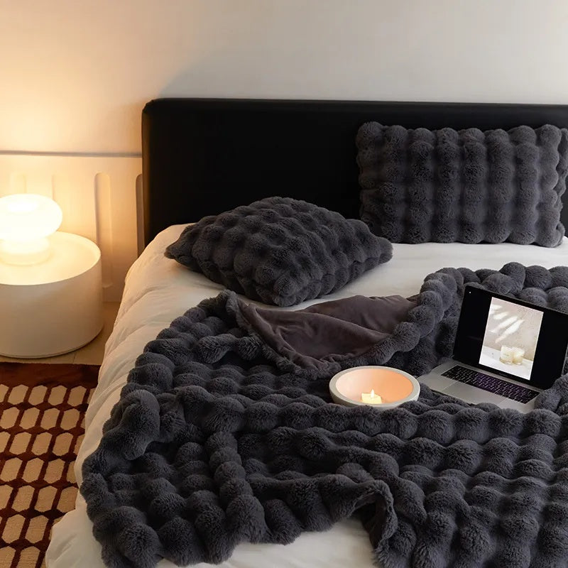 Soft Faux-Fur Throw Blanket for Sofa and Bed