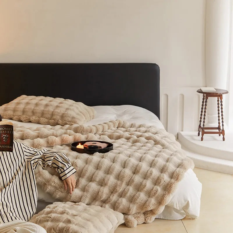 Soft Faux-Fur Throw Blanket for Sofa and Bed