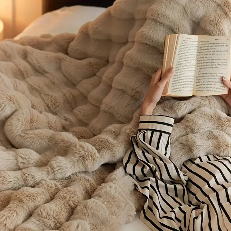 Soft Faux-Fur Throw Blanket for Sofa and Bed